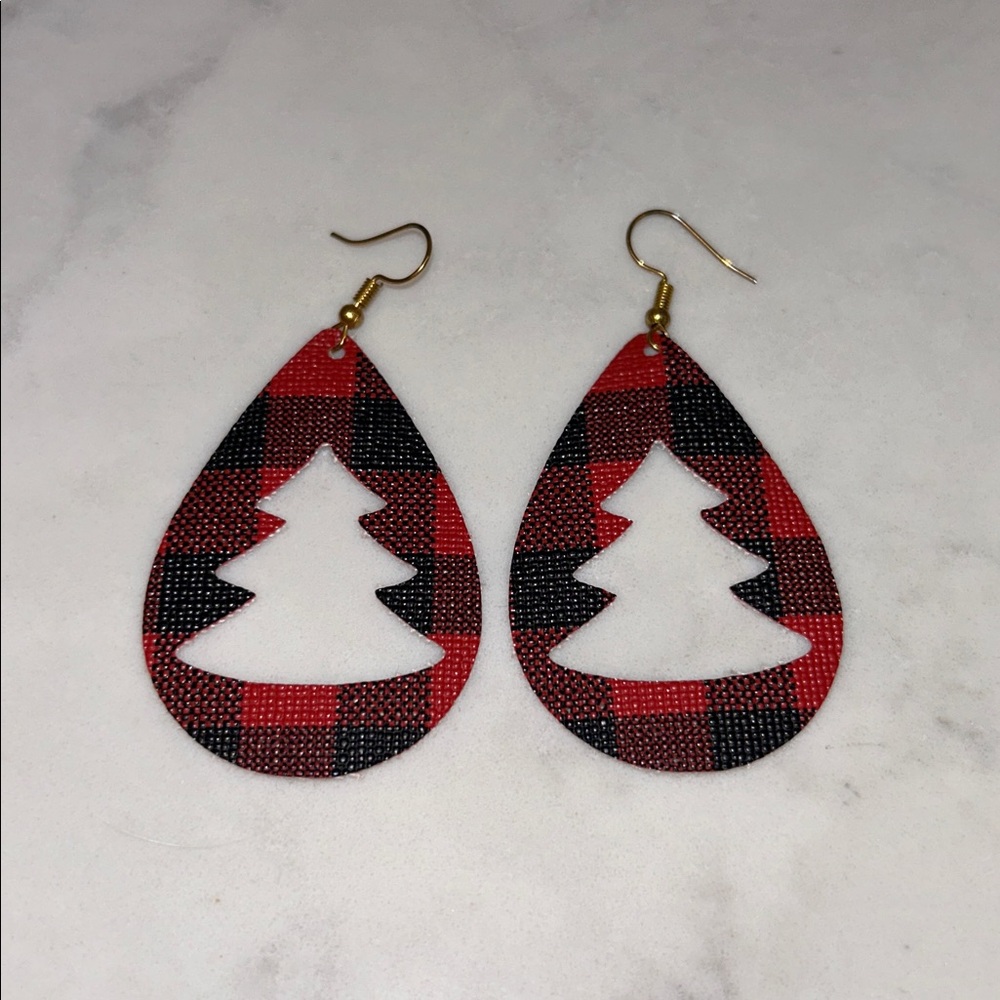 Buffalo Plaid Holiday Tree Cut Out Earrings 
❤️🌲🖤